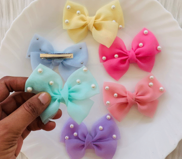 Medium Kids Pearl Bow Pin