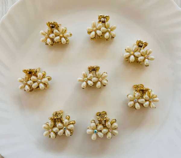 Pearl Medium Flower Hair Clips