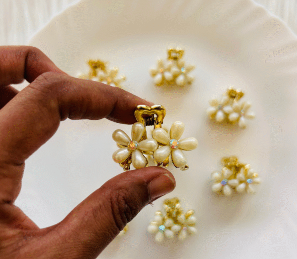 Pearl Medium Flower Hair Clips