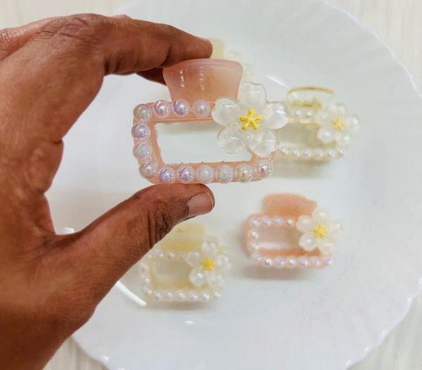 Medium Korean Flower Frame Claw