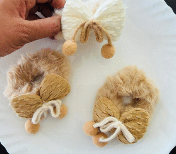 Medium Bow Hanging Fur Band