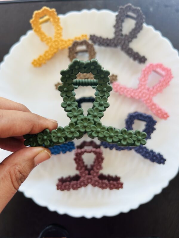 Medium Mat Mini Flower Clip